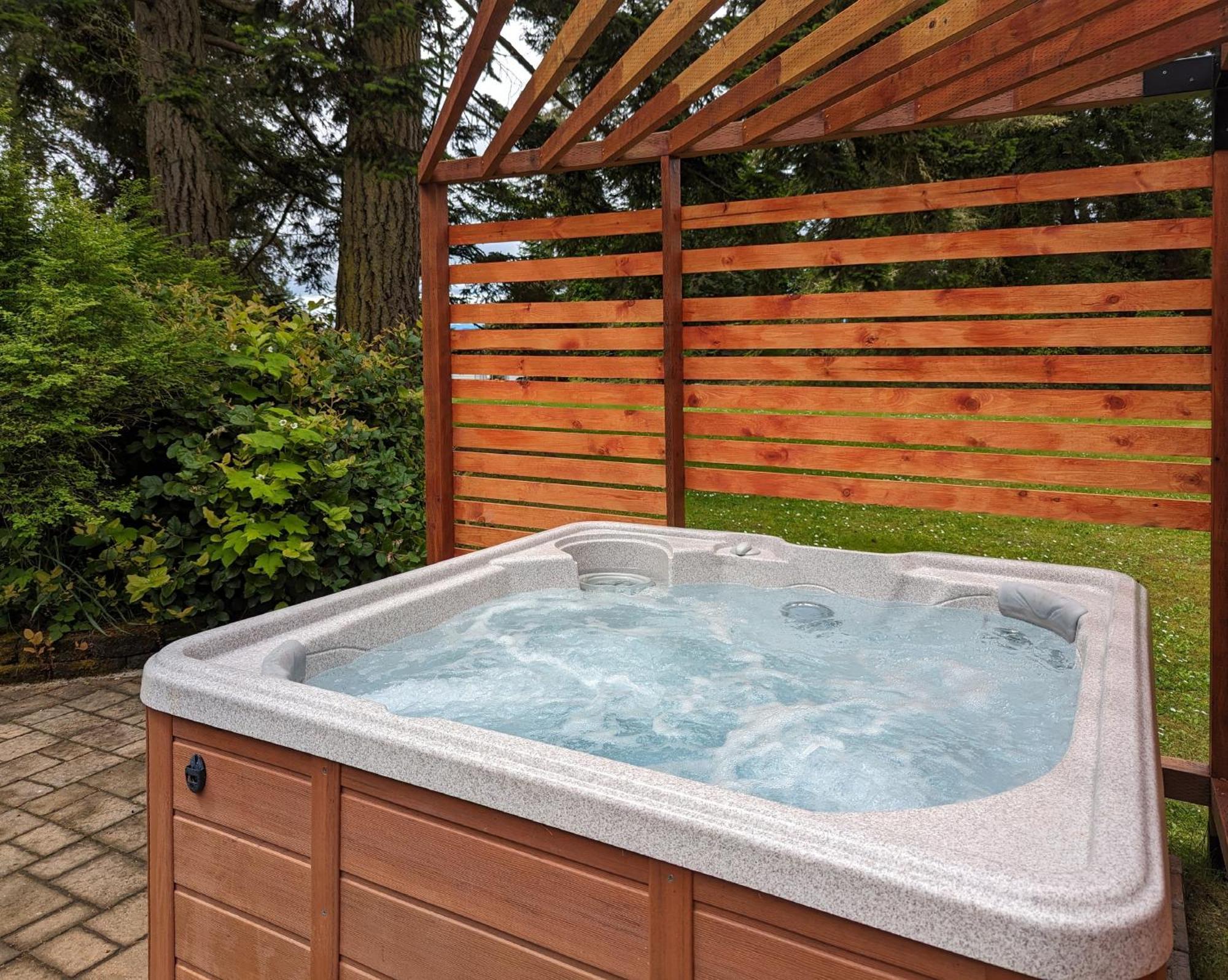 Fox Paws Luxury Cabin - Hot Tub, Fire Pit & Pines! Hansville Exterior photo